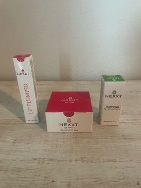 NEXXT Skincare Bundle - Tea Tree Oil, Lip Mask and Lip Plumper